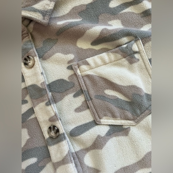 MAURICES FLEECE CAMO SHACKET - Picture 2 of 4